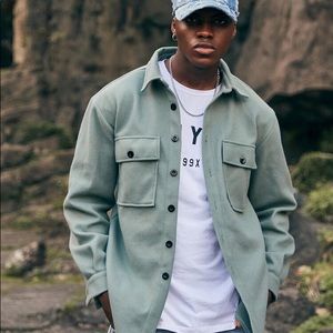 Men’s Mint Green Fleece Button Down SZ L